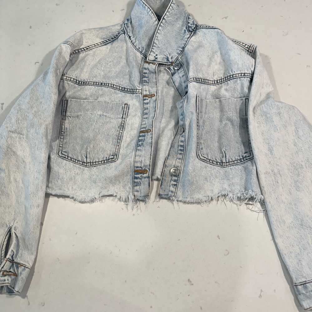 Zara women jeans jacket, Light color rubbed, cropped